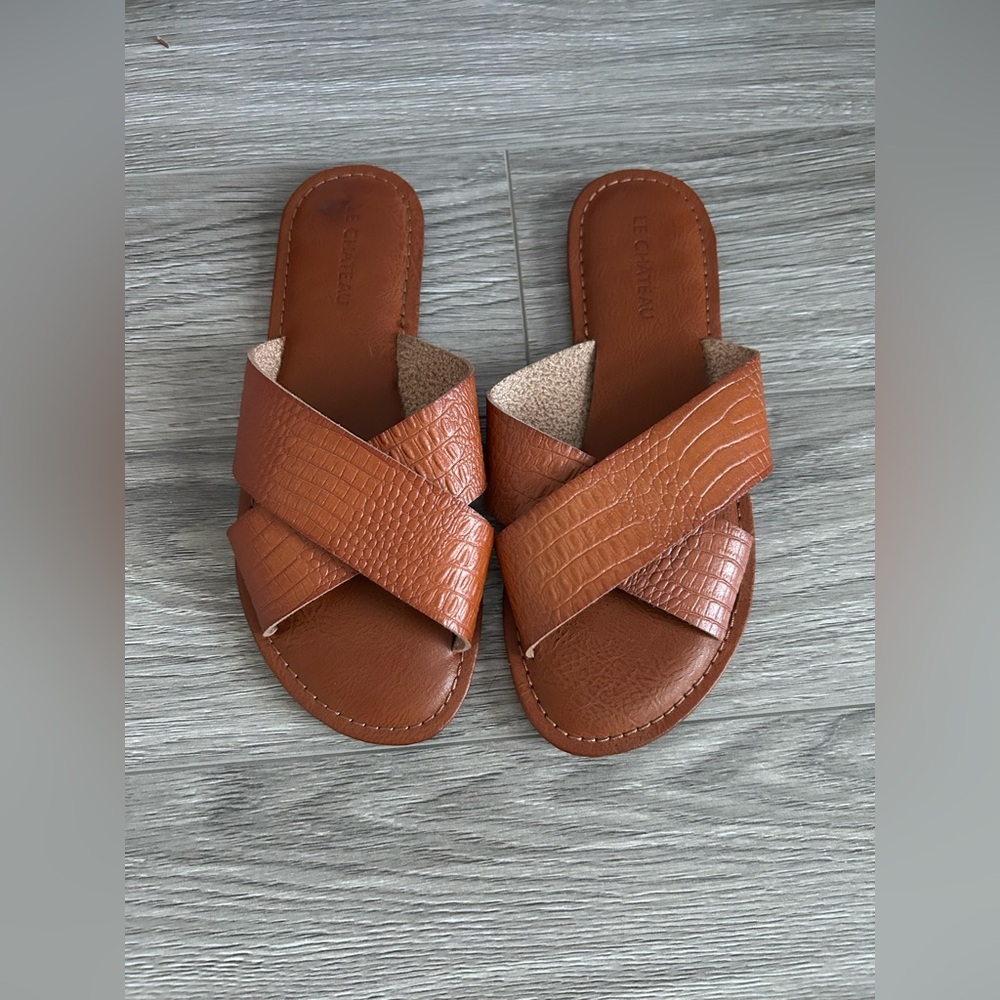 Le Chateau Brown Sandals Size 6